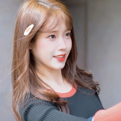 落在她身边